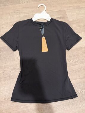 SKIMS Fits Everybody Short Sleeve